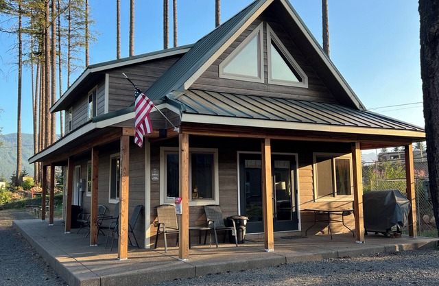 2 Bedroom/2 Bath Cabin with Lots of Parking for Boat, Snow Mobile and ATV's