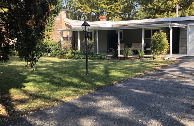 2 Bedroom 2 Bath Getaway In Warrenville