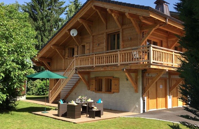 2 bedroom, 2 bathroom apartment for up to 5 people, just 200m from the ski lift