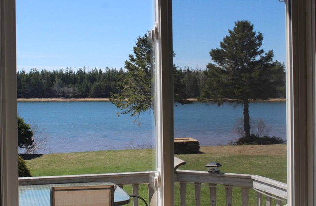 2 bedroom, A/C, Sleeps 6