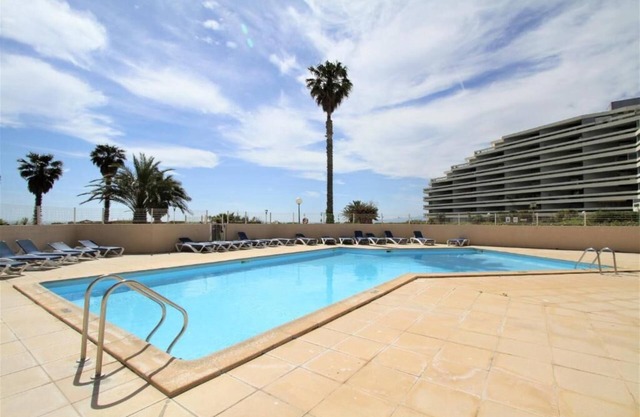 2 bedroom apartment with swimming pool, direct access to the beach, ideal for families!