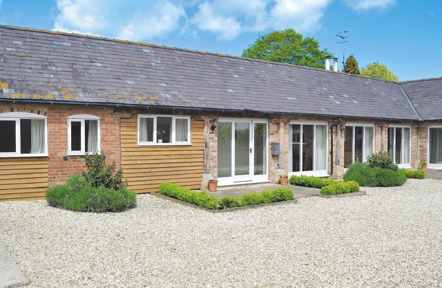 2 bedroom accommodation in Crimscote, near Newbold