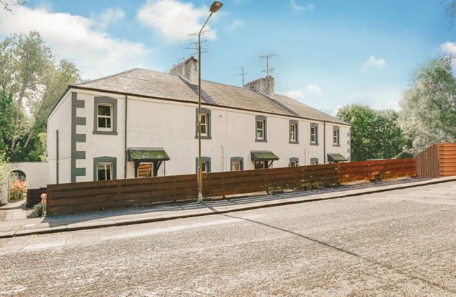 2 bedroom accommodation in Bridge of Allan