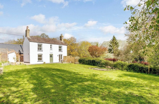 2 bedroom accommodation in Great Addington
