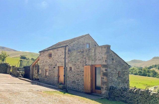 2 bedroom accommodation in Hayfield, High Peak