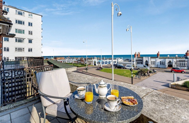 2 bedroom accommodation in Bexhill-on-Sea