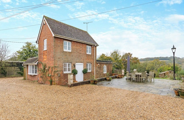 2 bedroom accommodation in East Grinstead
