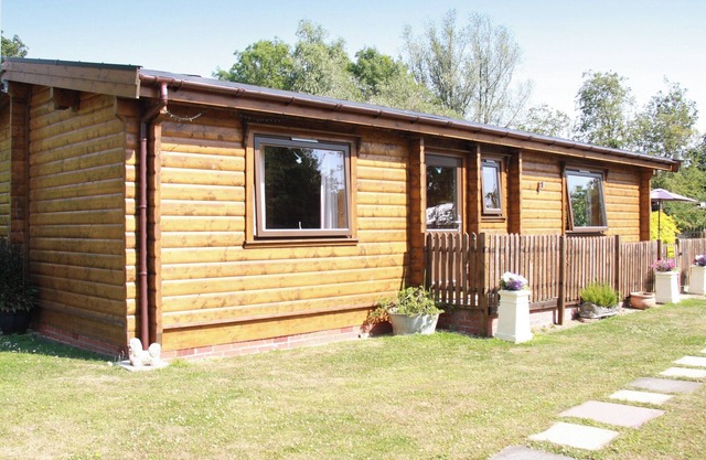 2 bedroom accommodation in Great Moulton