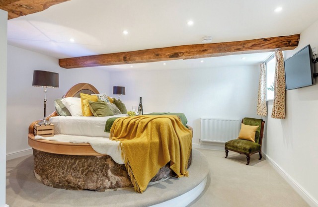2 bedroom accommodation in Ocle Pychard