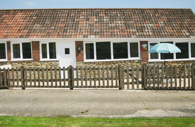 2 bedroom accommodation in Shipton Gorge