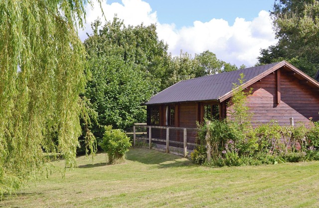 2 bedroom accommodation in Scarning, near Dereham