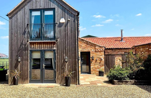 2 bedroom accommodation in Weston, near Newark
