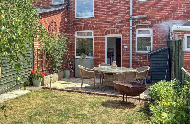 2 bedroom accommodation in Stockbridge