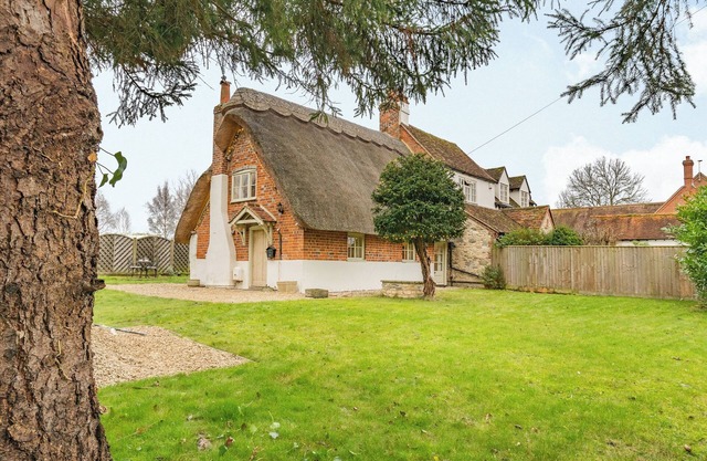 2 bedroom accommodation in Berrick Salome, near Wallingford