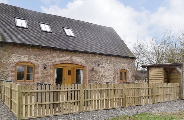 2 bedroom accommodation in Six Ashes, near Bridgnorth