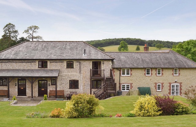 2 bedroom accommodation in East Meon, Petersfield