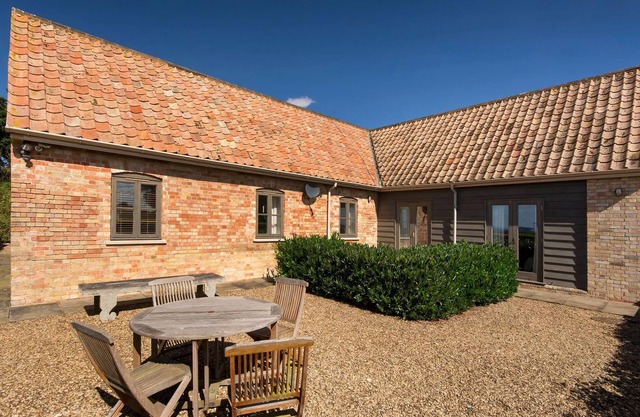 2 bedroom accommodation in Clopton, near Kettering