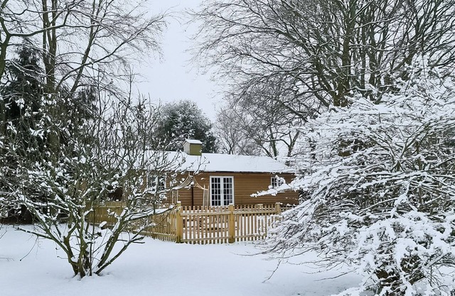 2 bedroom accommodation in Passfield