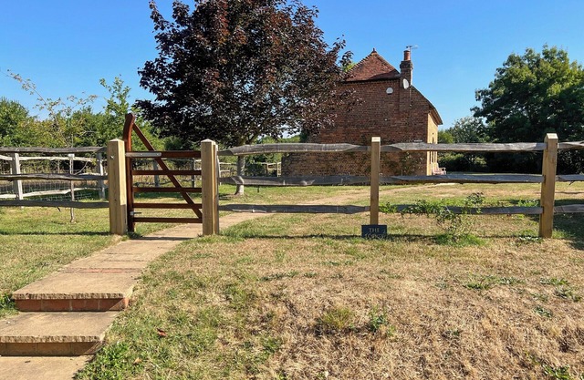 2 bedroom accommodation in Goose Green, Pulborough
