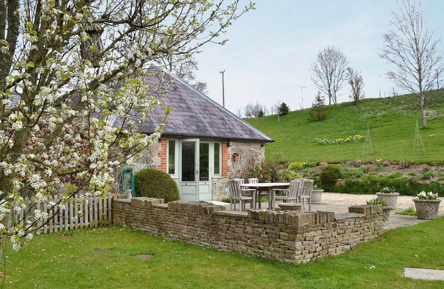 2 bedroom accommodation in Fonthill Bishop, near Tisbury