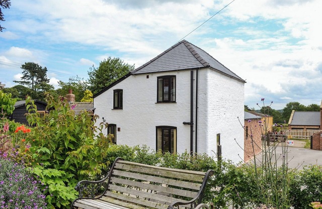 2 bedroom accommodation in Tibthorpe, near Driffield