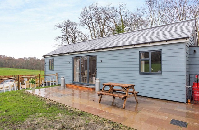 2 bedroom accommodation in Matfield
