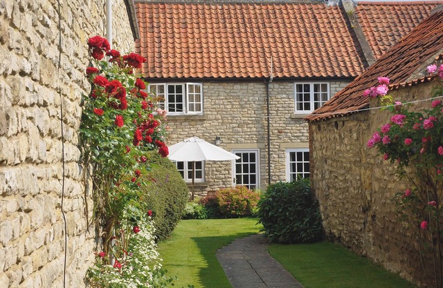 2 bedroom accommodation in Pickering