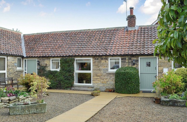 2 bedroom accommodation in Thornton-le-Dale, near Pickering