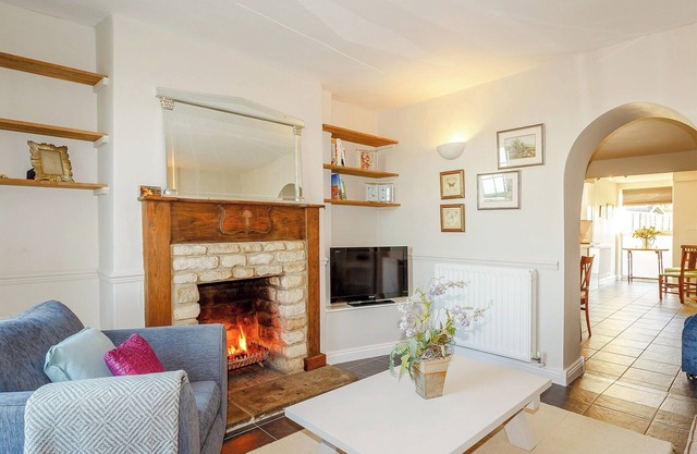 2 bedroom accommodation in Easton On The Hill, near Stamford