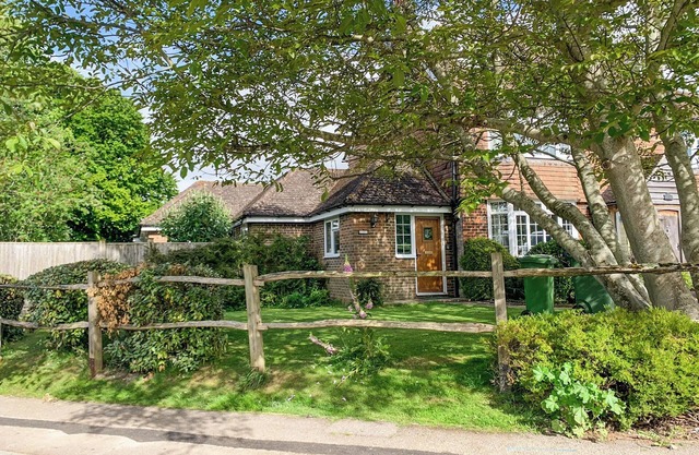 2 bedroom accommodation in Steyning