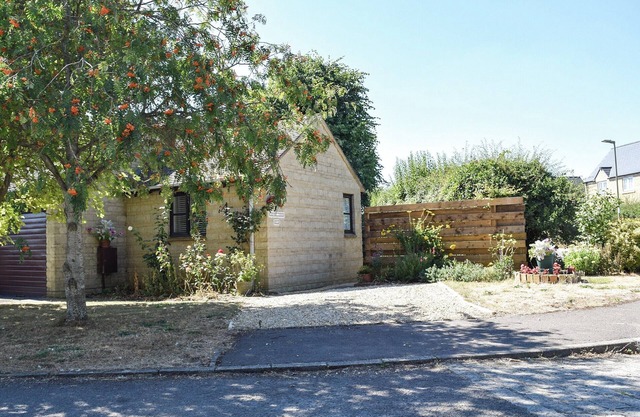 2 bedroom accommodation in Bampton