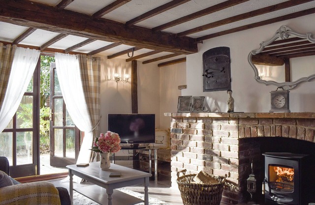 2 bedroom accommodation in Geldeston, near Beccles