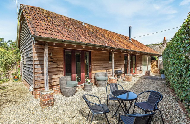 2 bedroom accommodation in Farnham