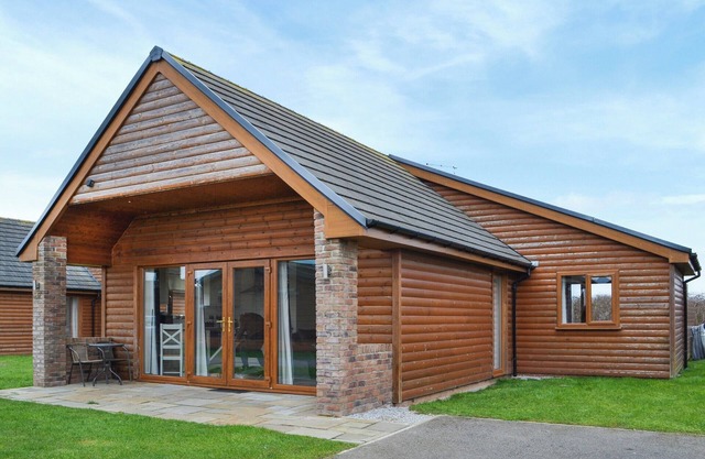 2 bedroom accommodation in Fitling