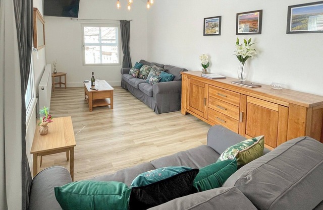 2 bedroom accommodation in Glossop