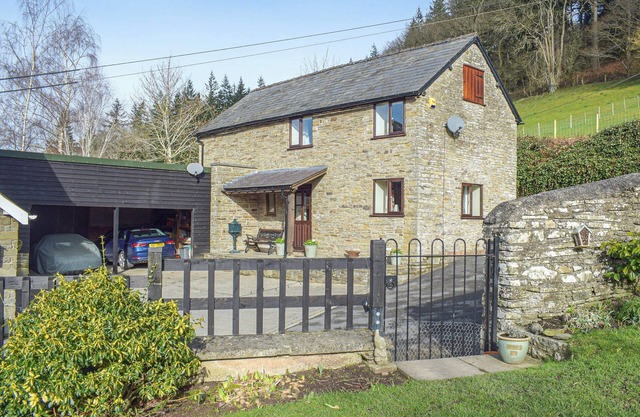 2 bedroom accommodation in Stanner, near Kington