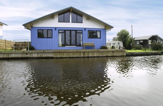 2 bedroom accommodation in Martham