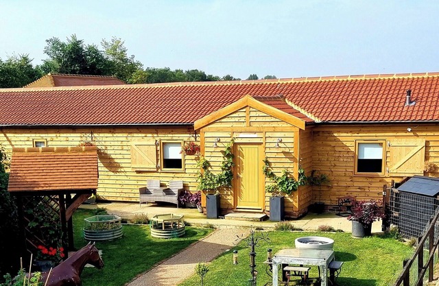 2 bedroom accommodation in Ashen, near Clare