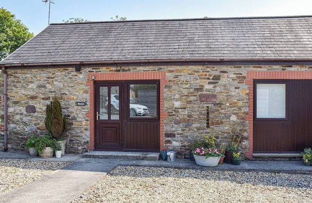 2 bedroom accommodation in Gowerton, near Swansea