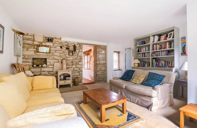 2 bedroom accommodation in Acton