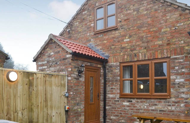 2 bedroom accommodation in Baswick, near Driffield