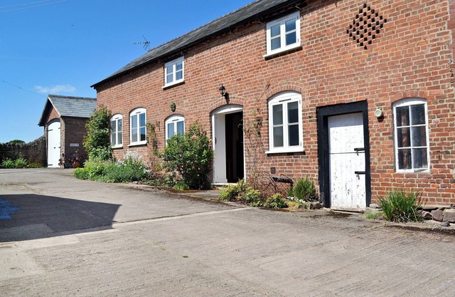 2 bedroom accommodation in Ashperton, near Ledbury