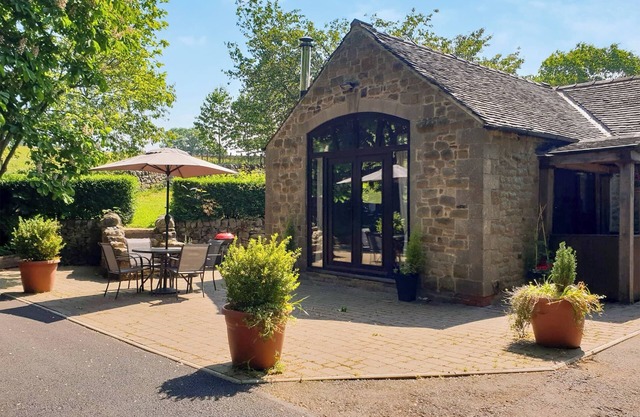 2 bedroom accommodation in Lumsdale, Tansley Wood, near Matlock