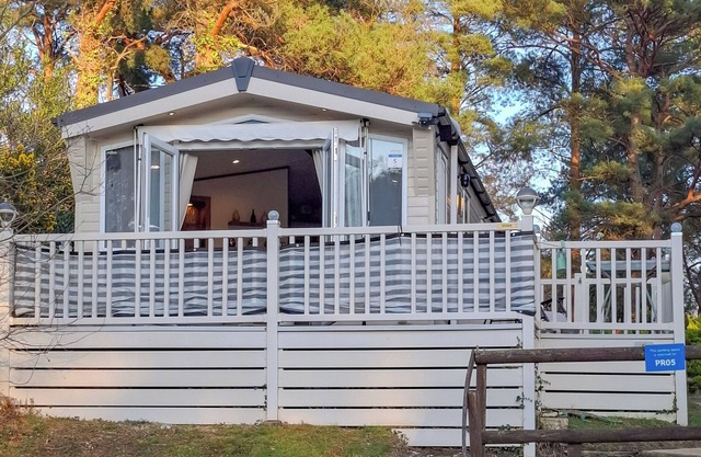2 bedroom accommodation in Poole