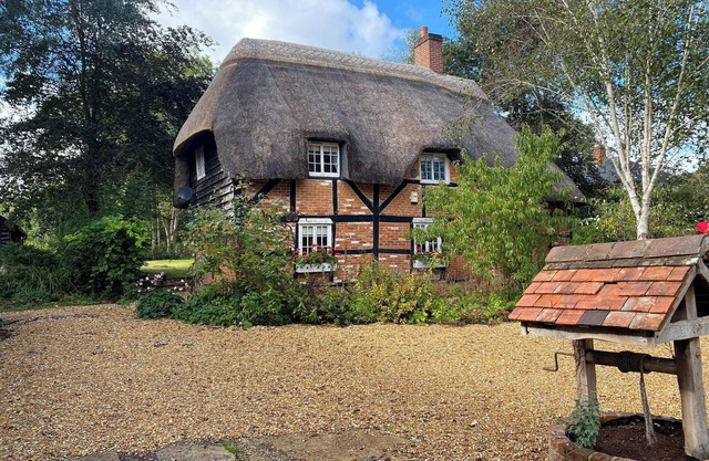 2 bedroom accommodation in Romsey, near Brook
