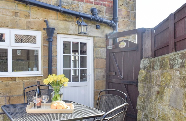 2 bedroom accommodation in Fylingthorpe, near Robin Hood’s Bay