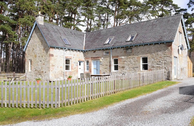 2 bedroom accommodation in Rosehall, near Lairg