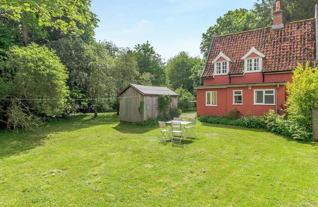 2 bedroom accommodation in Eye