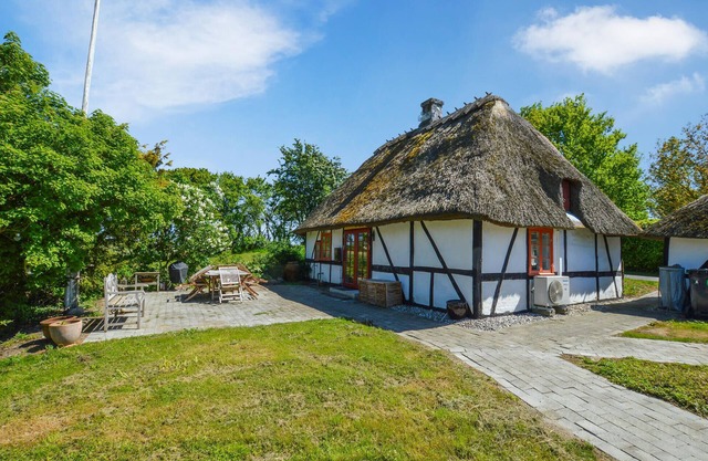 2 bedroom amazing home in øster ulslev