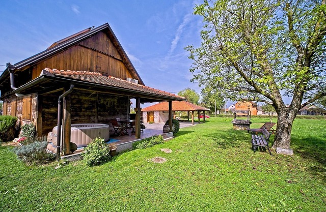 2 bedroom amazing home in Zamrsje